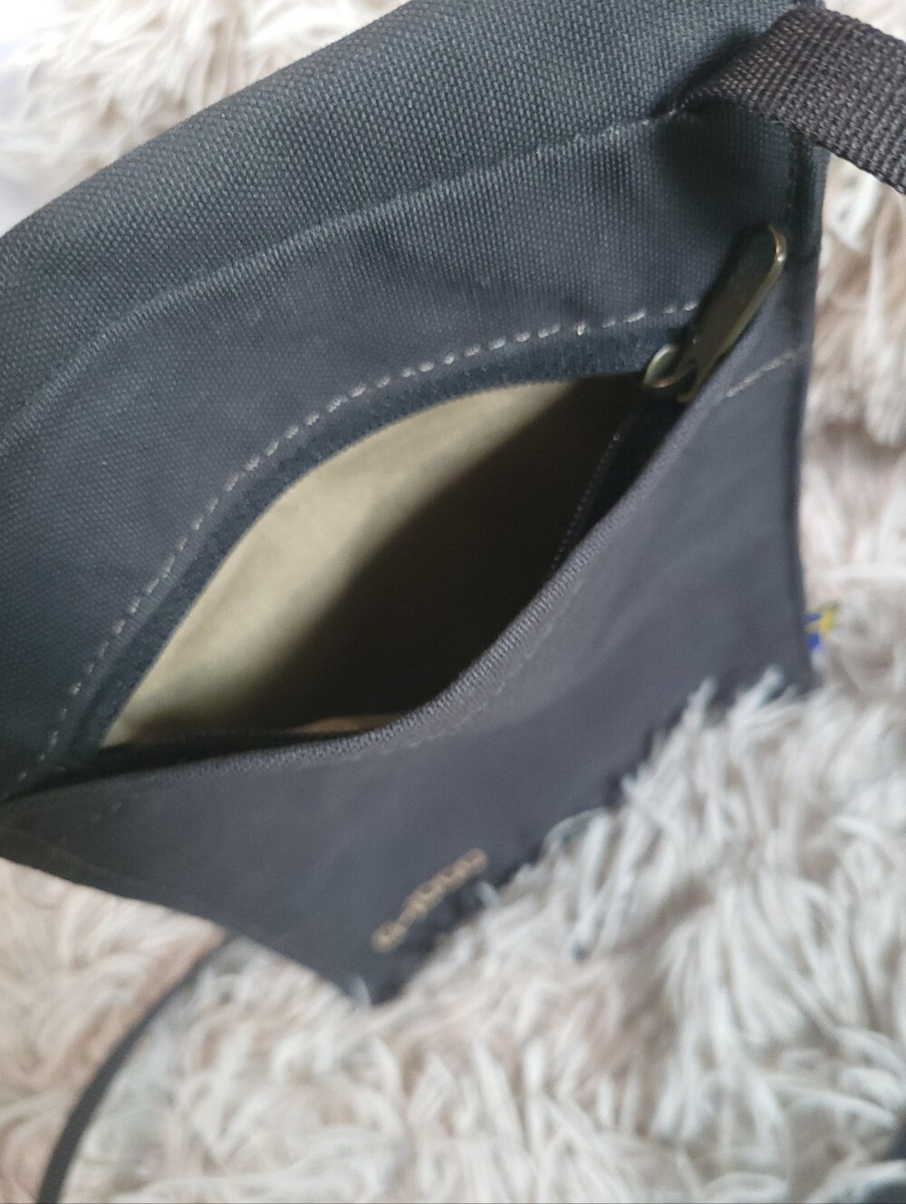 Fjallraven Black Crossbody Shoulder Bag - Picture 5 of 15